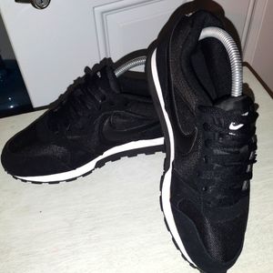 Nike Women's Md Runner 2 Running Shoe size 8.5